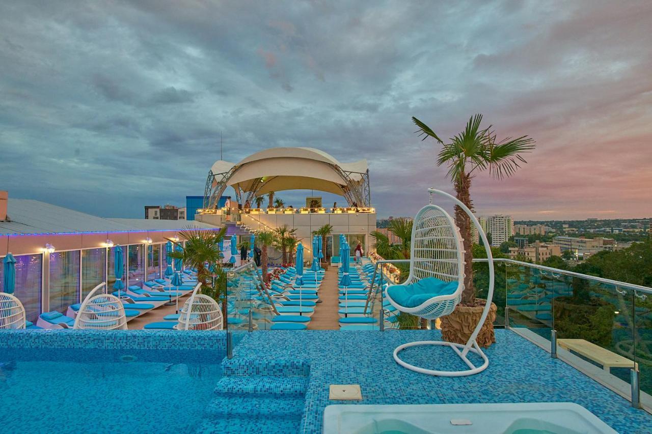 Hotel & Spa Nemo With Dolphins Kharkiv Exterior photo