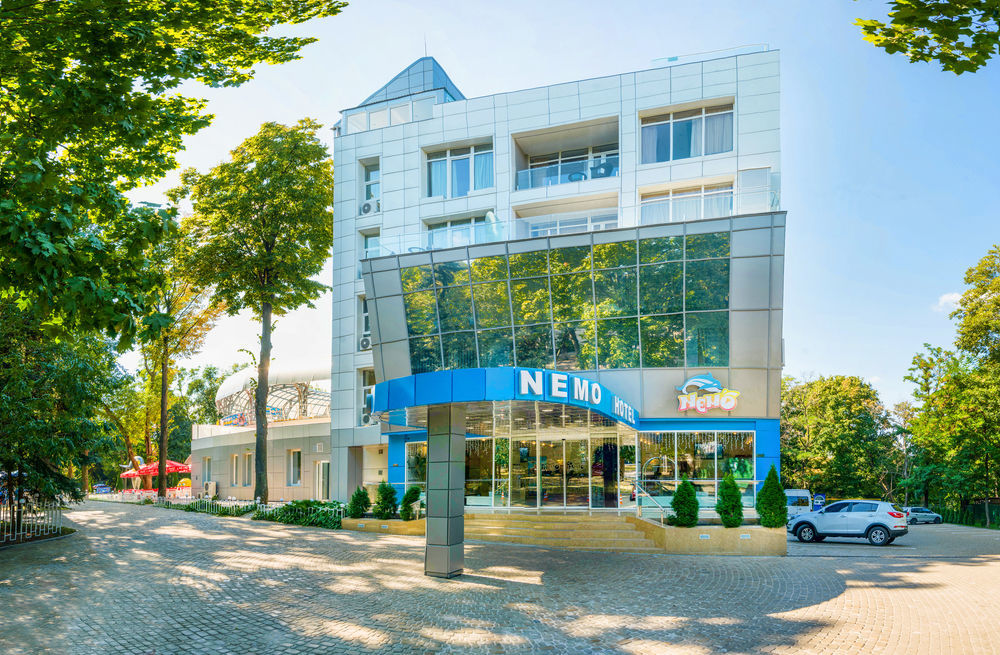 Hotel & Spa Nemo With Dolphins Kharkiv Exterior photo
